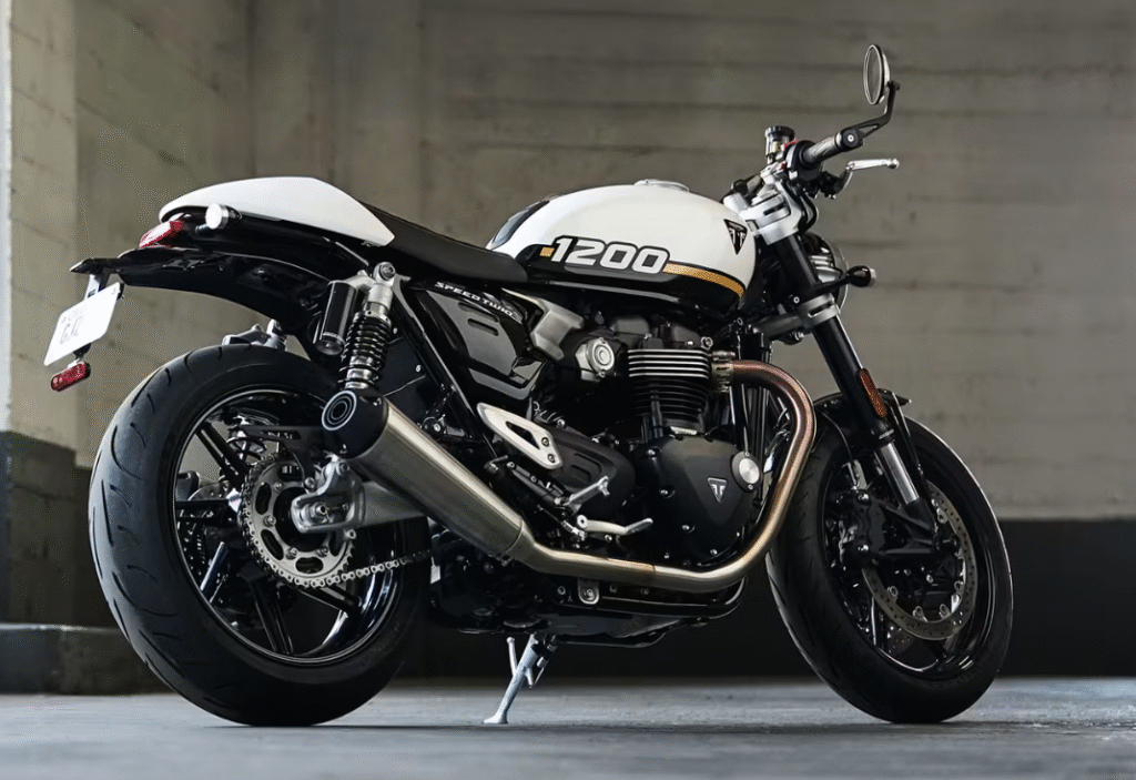 Triumph Speed Twin 1200: पावर, क्लासिक डिज़ाइन और मॉडर्न तकनीक का बेहतरीन मेल